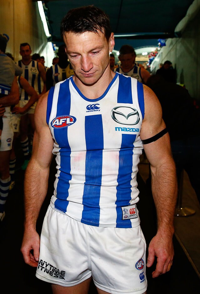 AFL 2016 First Elimination Final - Adelaide v North Melbourne ADELAIDE, AUSTRALIA - SEPTEMBER 10: Brent Harvey of the Kangaroos leaves the field after his final game for the club during the 2016 AFL First Elimination Final match between the Adelaide Crows and the North Melbourne Kangaroos at the Adelaide Oval on September 10, 2016 in Adelaide, Australia. (Photo by Adam Trafford/AFL Media)
